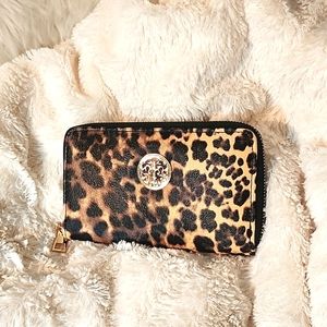 LEOPARD 🐆 print fashion wallet.